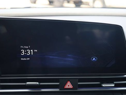 Certified 2025 Hyundai Elantra Limited FWD image 16