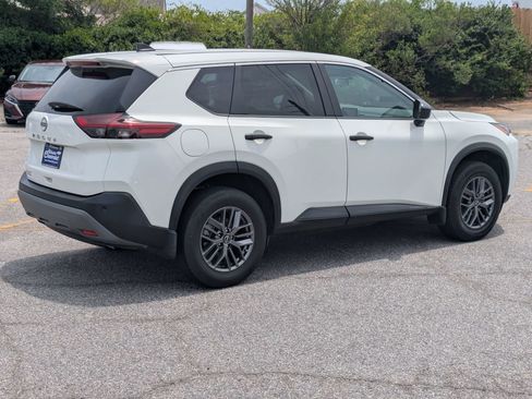 Used 2023 Nissan Rogue S FWD image 4