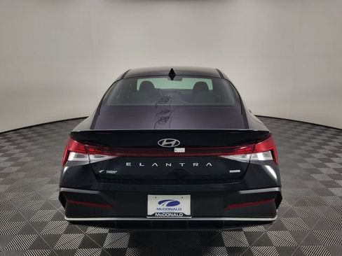 Certified 2025 Hyundai Elantra SEL FWD image 4