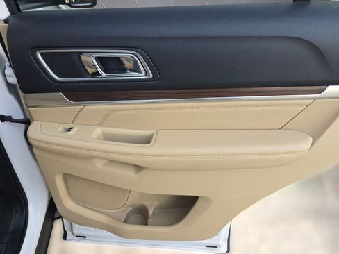 Used 2017 Ford Explorer Limited image 20