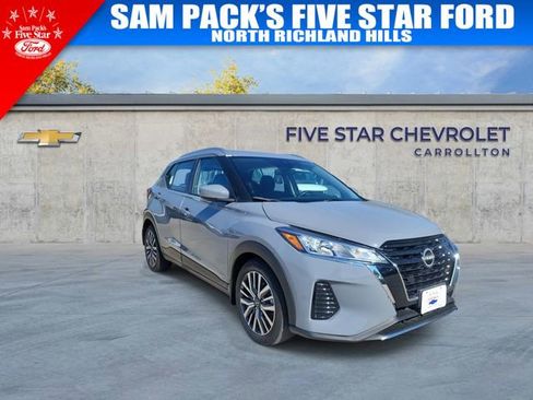 Used 2023 Nissan Kicks SV image 1