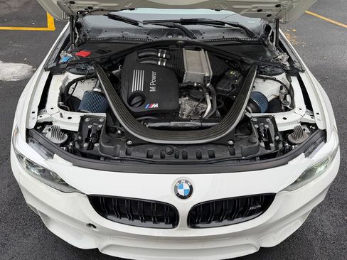 Used 2018 BMW M4 Convertible image 22