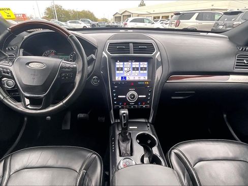 Used 2019 Ford Explorer Platinum image 16