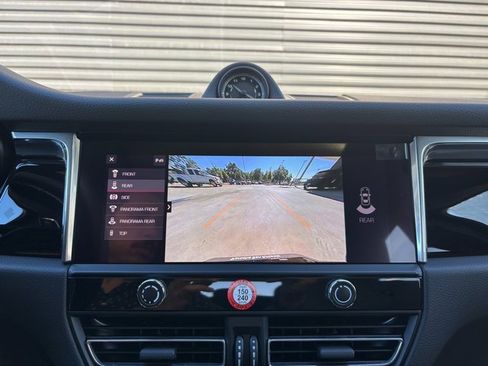 Certified 2025 Porsche Macan image 20