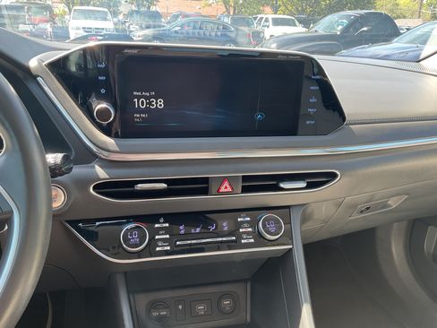 Used 2022 Hyundai Sonata Limited w/ Cargo Package FWD image 21