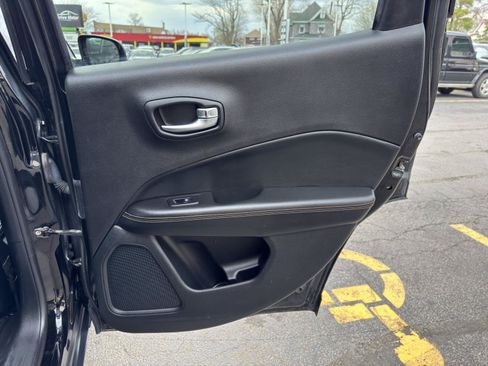 Used 2018 Jeep Compass Limited w/ Navigation Group AWD/4WD image 34