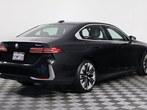 Used 2025 BMW 530i w/ Premium Package image 4