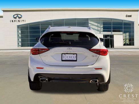 Used 2019 INFINITI QX30 w/ Cargo Package image 4