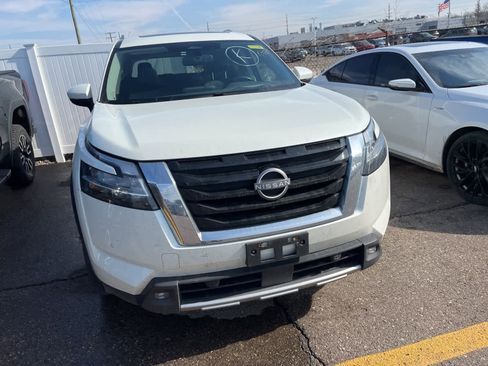 Used 2022 Nissan Pathfinder Platinum image 23