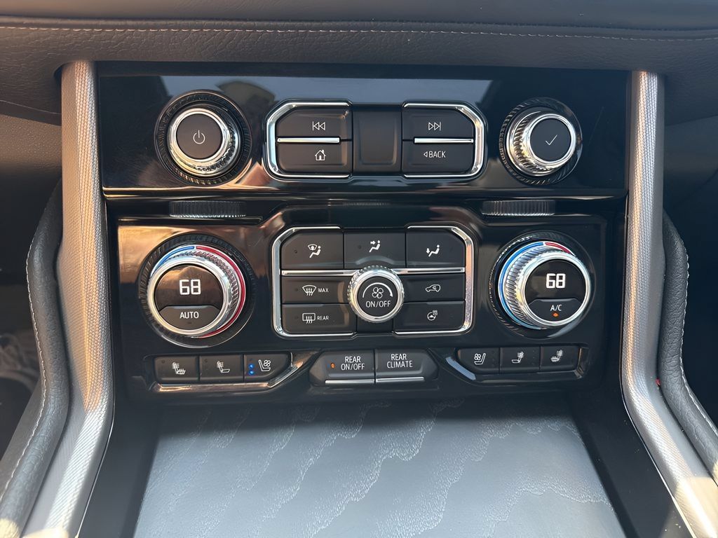 Used 2024 GMC Yukon XL Denali w/ Advanced Technology Package AWD/4WD image 19