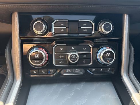 Used 2024 GMC Yukon XL Denali w/ Advanced Technology Package AWD/4WD image 19