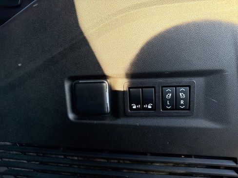 Used 2024 Chevrolet Tahoe High Country w/ Premium Package image 21