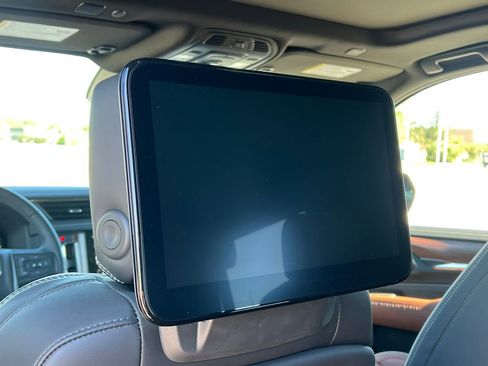 Used 2023 GMC Yukon Denali Ultimate AWD/4WD image 5
