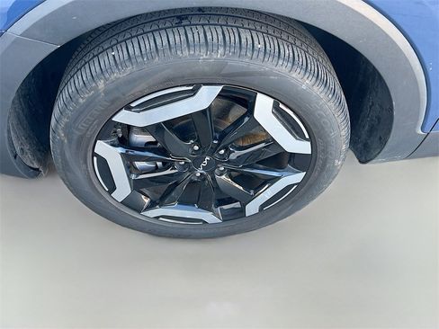 Used 2023 Kia Telluride EX w/ EX Captain's Chair Package image 32