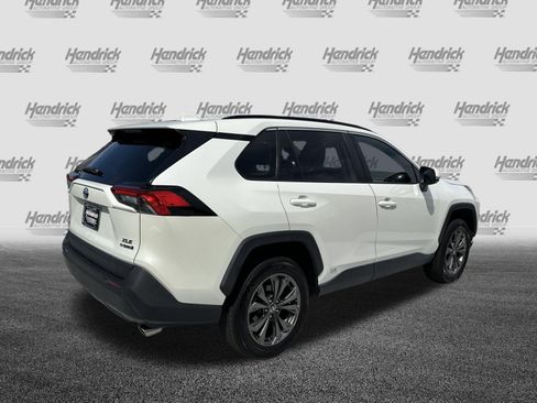 Used 2022 Toyota RAV4 XLE Premium AWD/4WD image 10