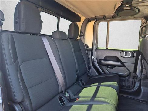Used 2020 Jeep Gladiator Overland AWD/4WD image 26