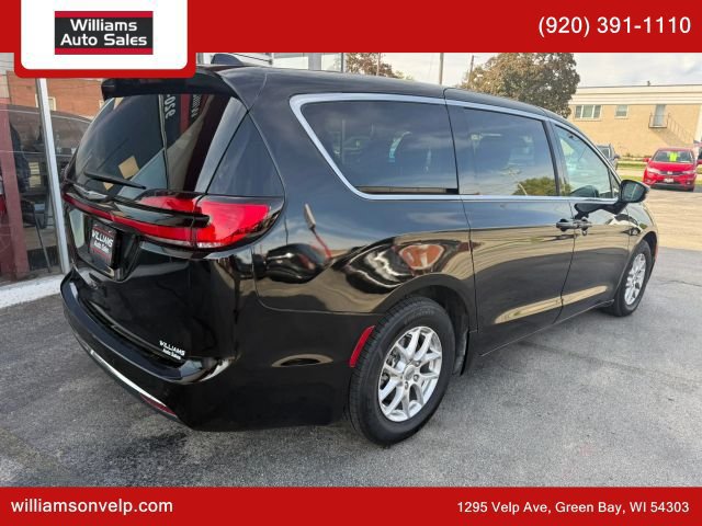 Used 2024 Chrysler Pacifica Touring-L FWD image 3