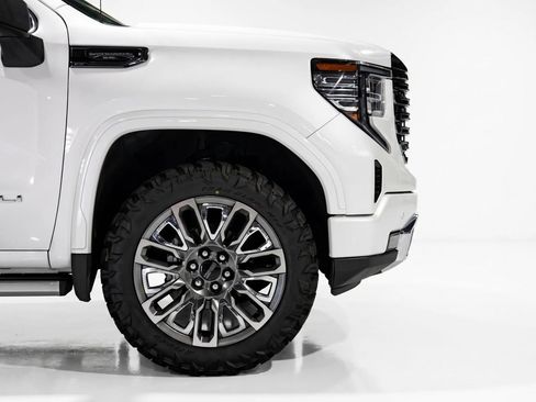Used 2025 GMC Sierra 1500 Denali Ultimate AWD/4WD image 8