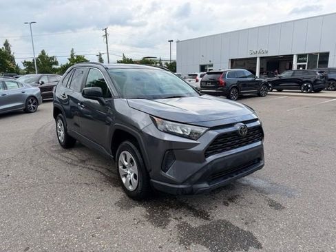 Used 2021 Toyota RAV4 LE AWD/4WD image 3