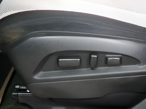 Used 2017 Chevrolet Equinox LT w/ Convenience Package FWD image 18