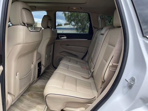 Used 2015 Jeep Grand Cherokee Overland w/ Advanced Technology Group AWD/4WD image 21