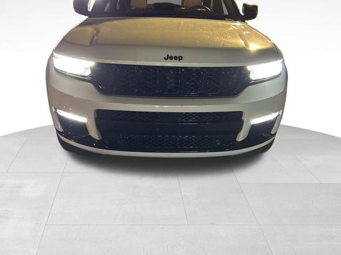 Used 2023 Jeep Grand Cherokee L Summit AWD/4WD image 2
