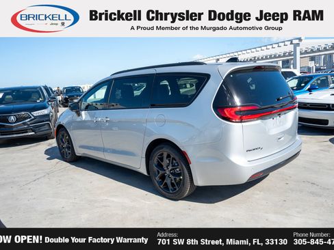 New 2026 Chrysler Pacifica Select w/ S Appearance Package image 7