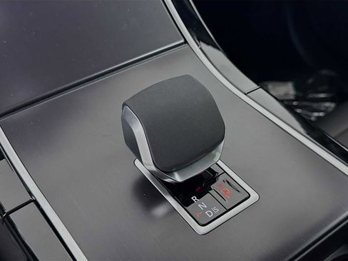 New 2026 Land Rover Range Rover Velar Dynamic SE image 18