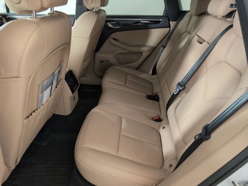 Used 2025 Porsche Macan image 17