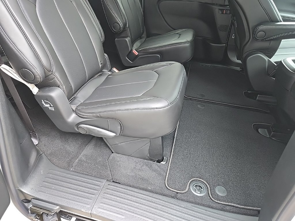 New 2026 Chrysler Pacifica Select w/ S Appearance Package FWD image 81