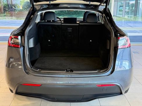 Used 2021 Tesla Model Y Long Range AWD/4WD image 34