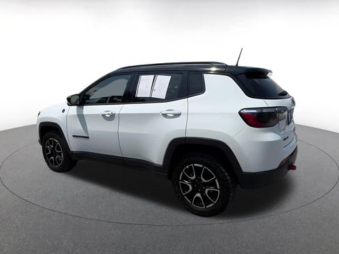 Used 2025 Jeep Compass Trailhawk AWD/4WD image 10