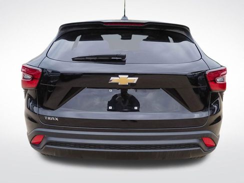 Used 2024 Chevrolet Trax LS w/ LS Convenience Package FWD image 6