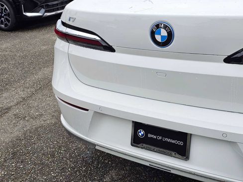 New 2025 BMW i7 xDrive60 w/ Executive Package image 17