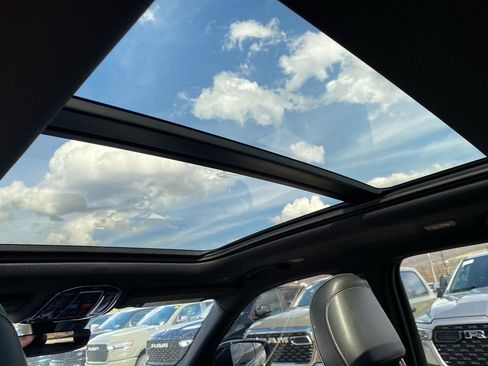 Used 2022 Jeep Grand Cherokee Overland image 6