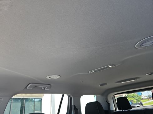 Used 2023 GMC Acadia SLE AWD/4WD image 30