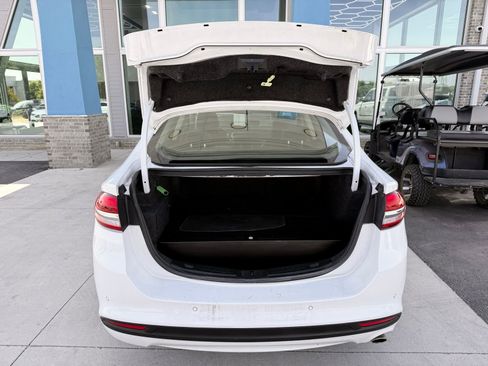 Used 2018 Ford Fusion SE w/ Equipment Group 602A FWD image 38