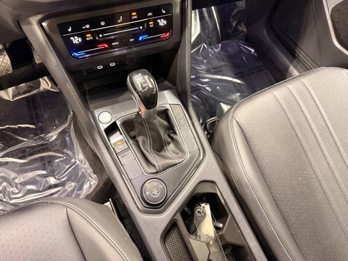 Used 2023 Volkswagen Tiguan SE w/ Panoramic Sunroof Package AWD/4WD image 19