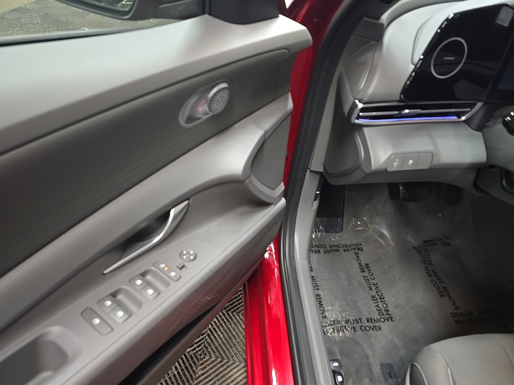 Used 2024 Hyundai Elantra SEL FWD image 31