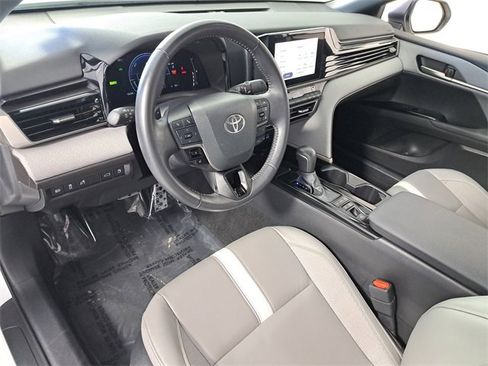 Used 2025 Toyota Camry SE image 18