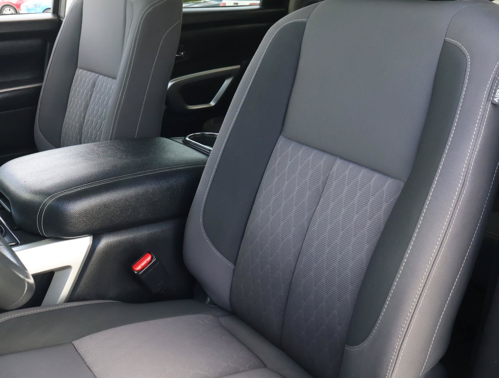 Used 2022 Nissan Titan SV w/ SV Convenience Package RWD image 18