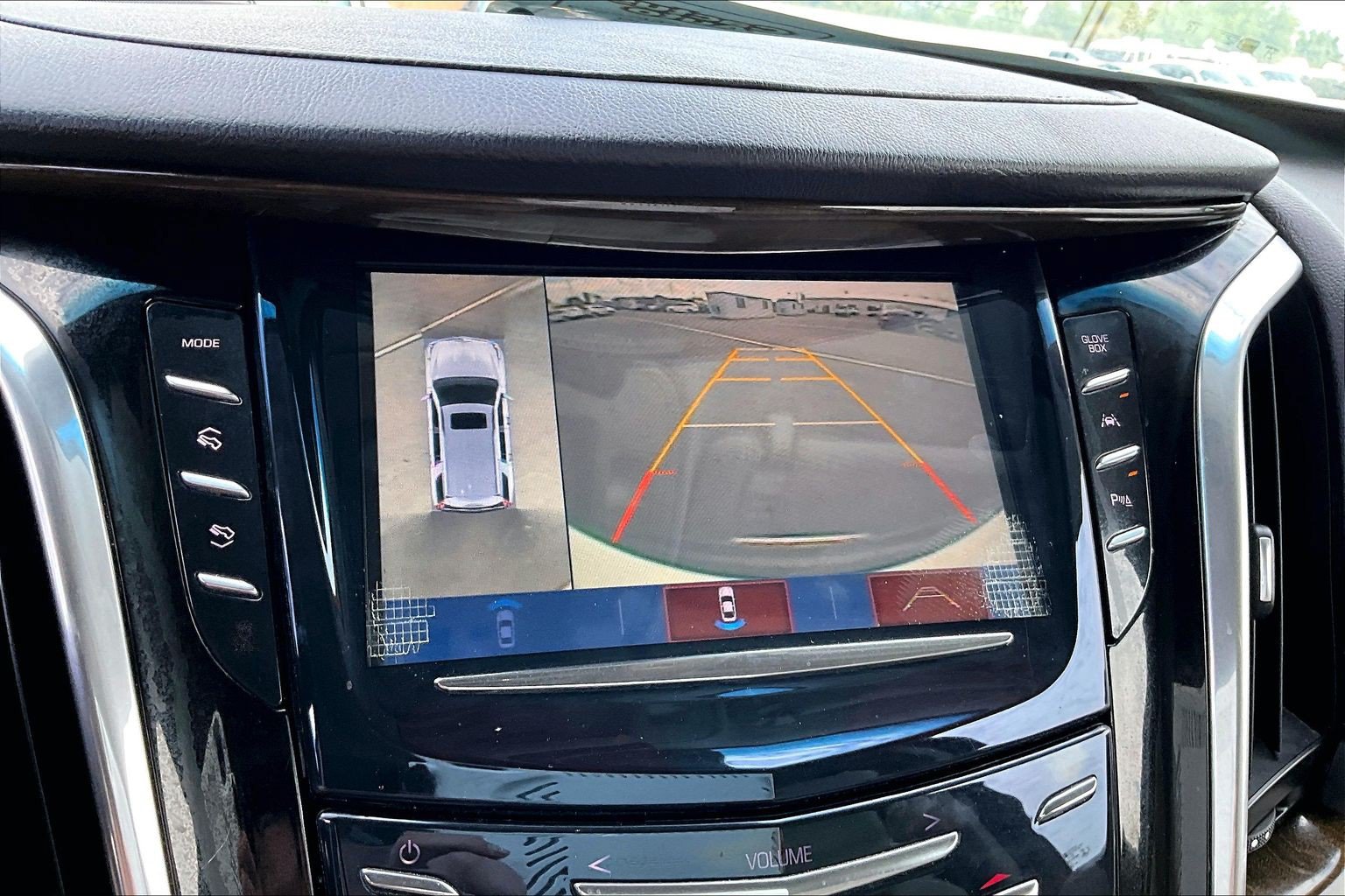 Used 2018 Cadillac Escalade Luxury AWD/4WD image 22