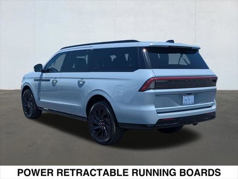 Used 2026 Lincoln Navigator L Reserve w/ Jet Appearance Package AWD/4WD image 3