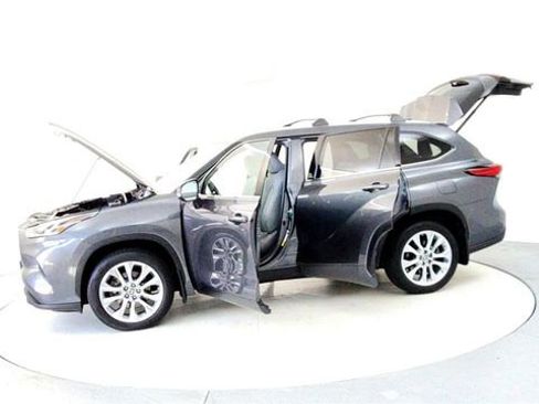 Used 2023 Toyota Highlander Limited image 10