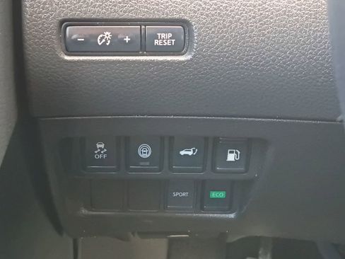 Used 2019 Nissan Rogue SV FWD image 12