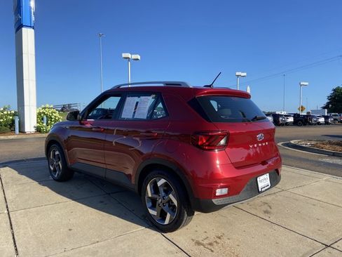 Used 2025 Hyundai Venue SEL FWD image 8