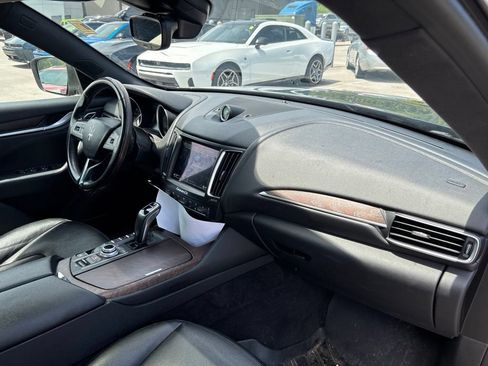 Used 2019 Maserati Levante AWD/4WD image 10