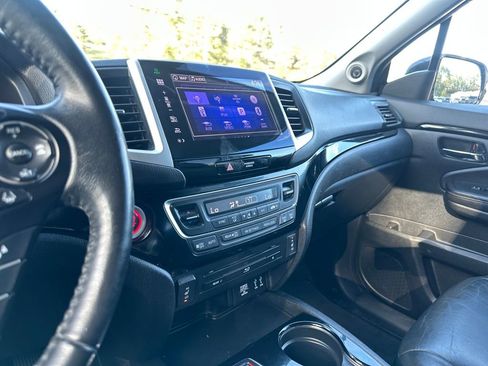 Used 2016 Honda Pilot Touring image 18