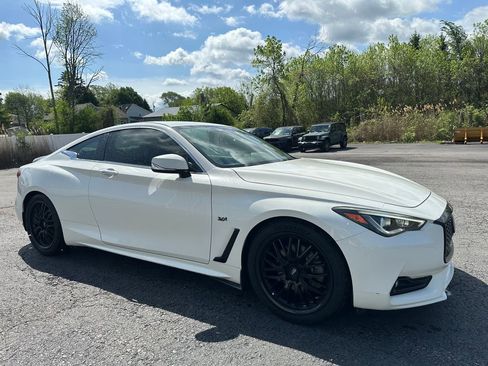 Used 2019 INFINITI Q60 3.0t Luxe RWD image 1