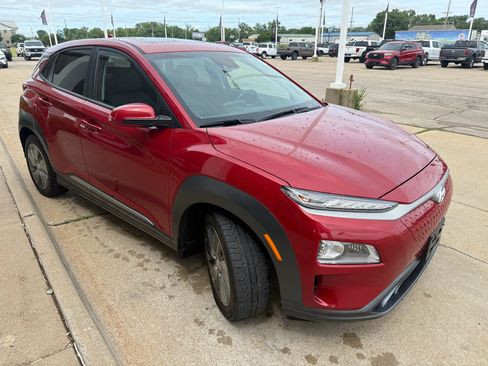 Used 2021 Hyundai Kona Limited w/ Cargo Package FWD image 4